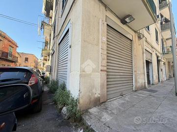 MAGAZZINO A PALERMO