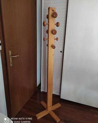 Appendiabiti in legno