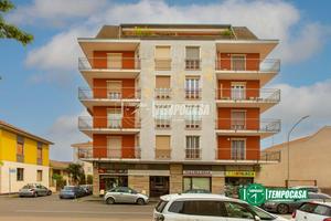 QUADRILOCALE CON BOX E CANTINA