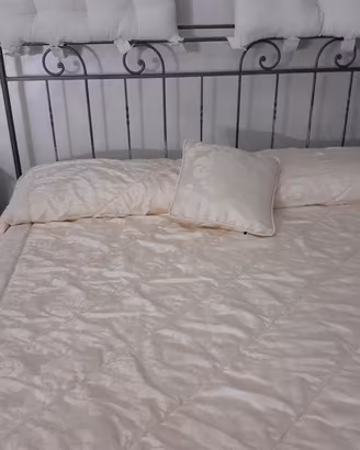 Struttura letto matrimoniale in ferro battuto