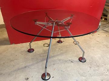 Tavolo tondo NOMOS Design cristallo diam. 120 cm.