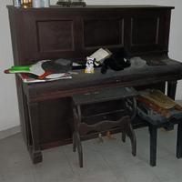 pianoforte a muro 
