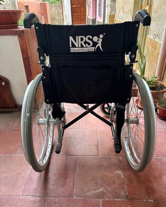 Carrozzina pieghevole manuale NRS Healthcare