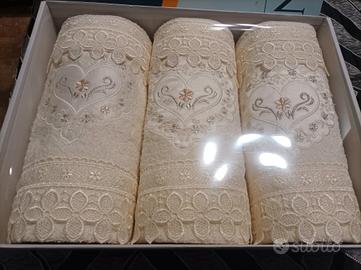 set 3asciugamani+3ospiti nuovo 