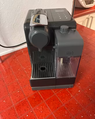 Macchina caffe Nespresso Lattissima Touch