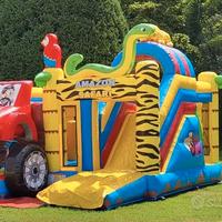 Gioco gonfiabile tema safari per bambini