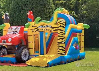 Gioco gonfiabile tema safari per bambini