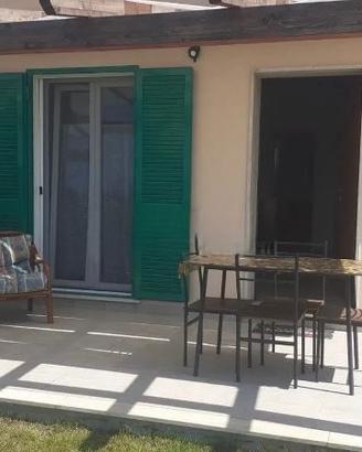 Cerveteri bilocale arredato con cortile e p.auto