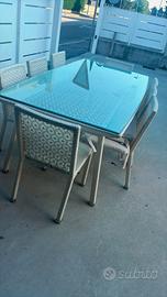 Tavolo bianco da esterno con piano in vetro