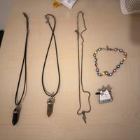 Collane di diverso tipo, 1 bracciale e 1 collana