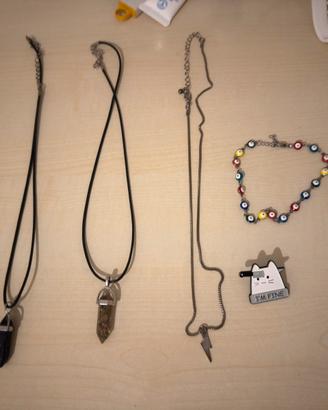 Collane di diverso tipo, 1 bracciale e 1 collana