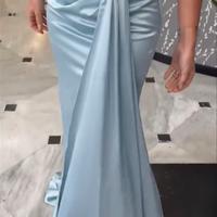 Abito da sera azzurro satinato con spacco e strass