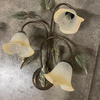 Due appliques e due abat jour in ferro floreali