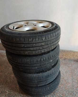 Gomme complete di cerchi in lega