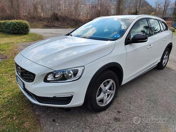 Volvo V60 Cross country D3  "perfetta"