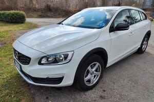 Volvo V60 Cross country D3  "perfetta"