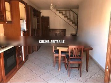 Infernetto trilocale arredato con balcone