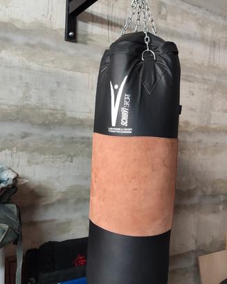 Sacco da boxe e guantoni