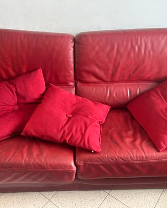 Divano di pelle rosso