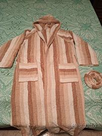 2 accappatoi: uno da donna e uno unisex 