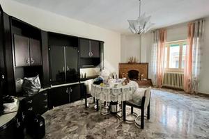 CASA SEMINDIPENDENTE A SANTERAMO IN COLLE