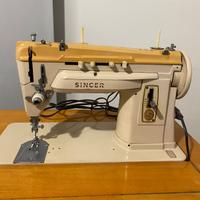Macchina da cucire Singer con mobile
