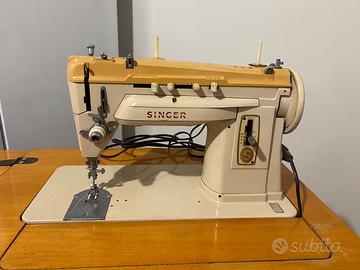 Macchina da cucire Singer con mobile