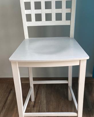 Sgabello in legno bianco