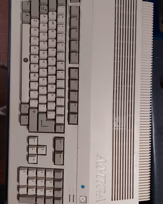 amiga 500 + schermo commodore  1084S