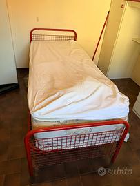 Cameretta con letto singolo d e divano letto
