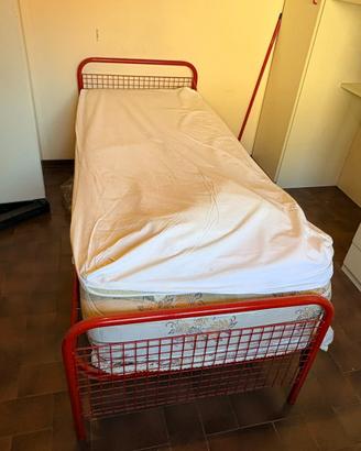 Cameretta con letto singolo d e divano letto