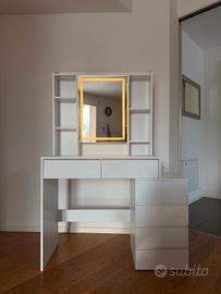 Postazione per trucco ragazza