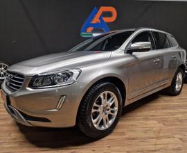 VOLVO XC60 D4 AWD Geartronic R-design Momentum