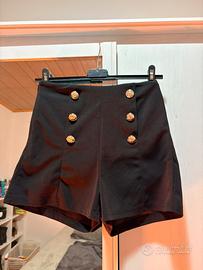 Shorts neri SHEIN a vita alta con bottoni dorati