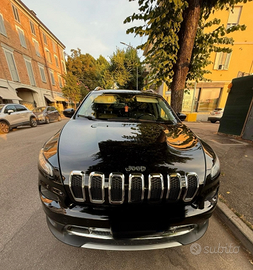 Auto suv jeep cherokee