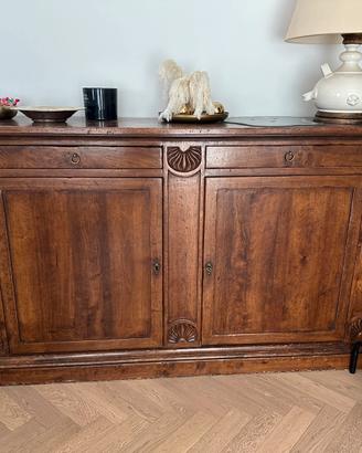 Credenza bassa artigianale intagliata a mano