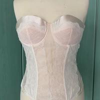 Lingerie Vintage in pizzo Penrose