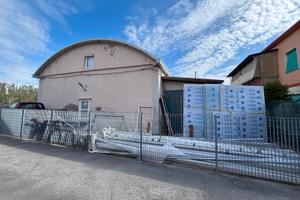PE 122 Capannone con corte Pescara