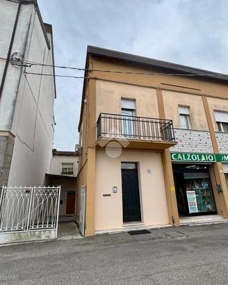 4 LOCALI A ALFONSINE