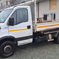 IVECO DAILY MACCHINA OPERATRICE