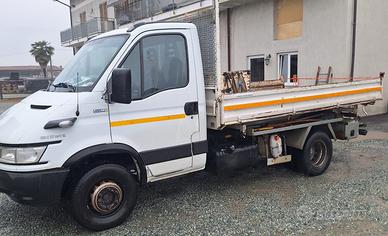 IVECO DAILY MACCHINA OPERATRICE