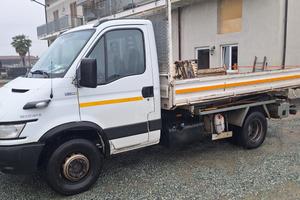 IVECO DAILY MACCHINA OPERATRICE