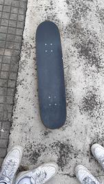 Skateboard  Plan B con grafica teschio