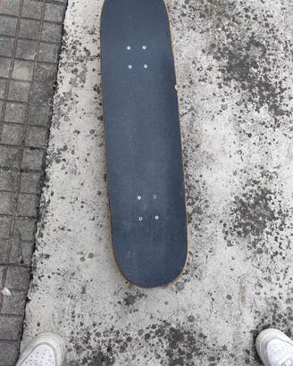 Skateboard  Plan B con grafica teschio