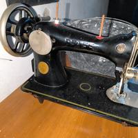 Macchina da cucire d'epoca 