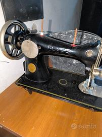 Macchina da cucire d'epoca 