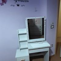 specchiera bambina e trucco e cassetti