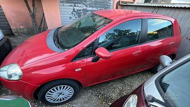 Fiat Punto rossa
