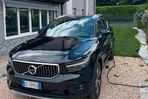 Volvo xc 40 con plug in con gancio traino