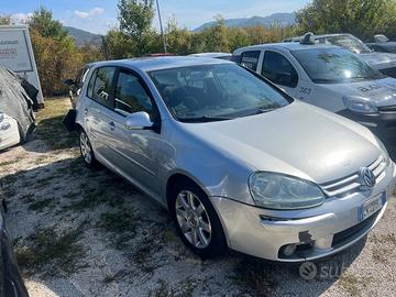 GOLF V INCIDENTATA MARCIANTE